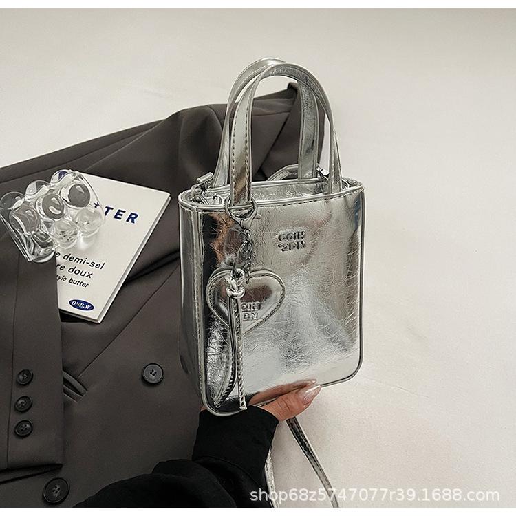 

Crossbody bag women 2025 new bag summer versatile shoulder portable small square bag this year popular work small bag