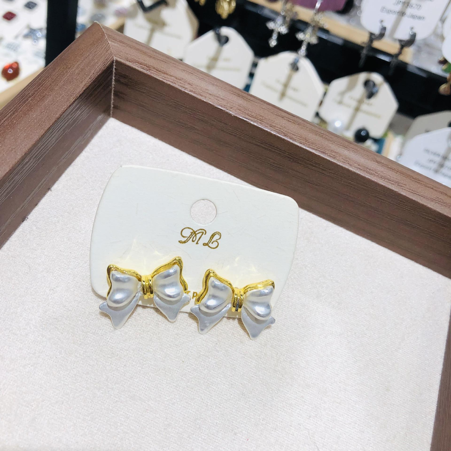 Elegant Butterfly Knot Silk Ribbon Zircon Earrings for Round Face Women High-End Luxury Feelings Fashionable Trendy Ear Jewelry