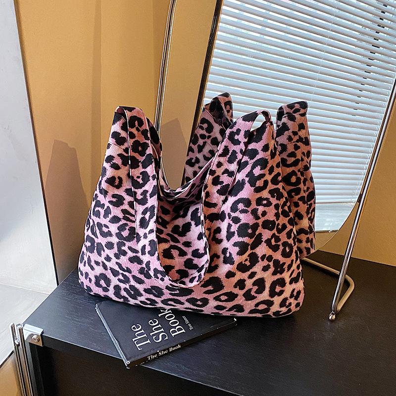 Niche high-end messenger leopard print bucket bag women's spring and summer new retro fashion shoulder bag