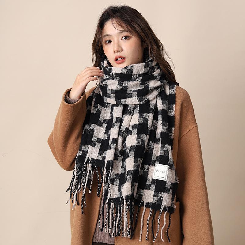 

Клетчатый шарф женский осенне-зимний ретро сеньорский стиль утолщенный теплый шарф с бахромой универсальный студенческий тренд 200*40 чёрный