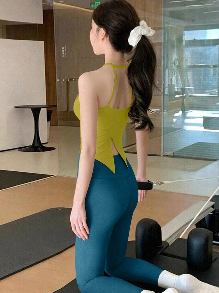 Women's 2026 High-End Yoga Vest with Chest Pads for Outdoor Fitness & Pilates.