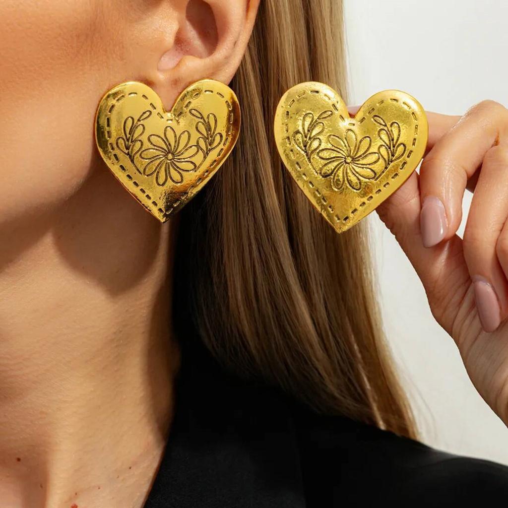 SHIXIN Vintage Large Love Heart Stud Earrings for Women Luxury Metal Gold Color Carved Flower Earrings Party Jewelry Accessories