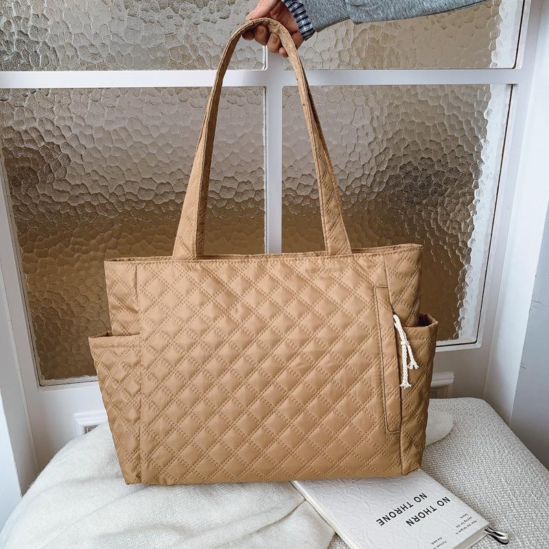 

2025 new Korean version thickened rhombus shoulder bag large capacity commuting fashion going out tote bag shopping bag хаки