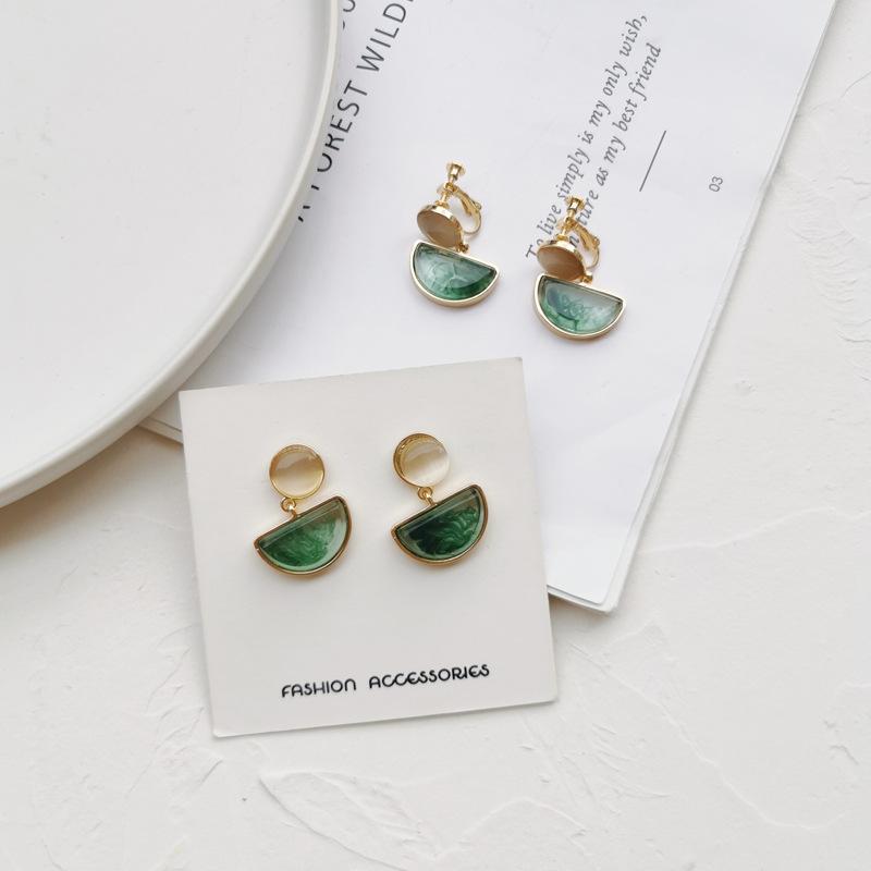 Korean Green Stone Female Clip On Earrings Women Geometric Semi -Circular Resin Earrings Simple Small Fresh Ear Clips Earrings