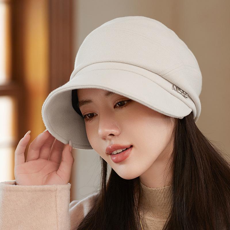 Chic Women's Winter Beanie with Soft Brim - Cozy Knit Fisherman Cap, Ear Protection & Windproof Design for Outdoor Activities