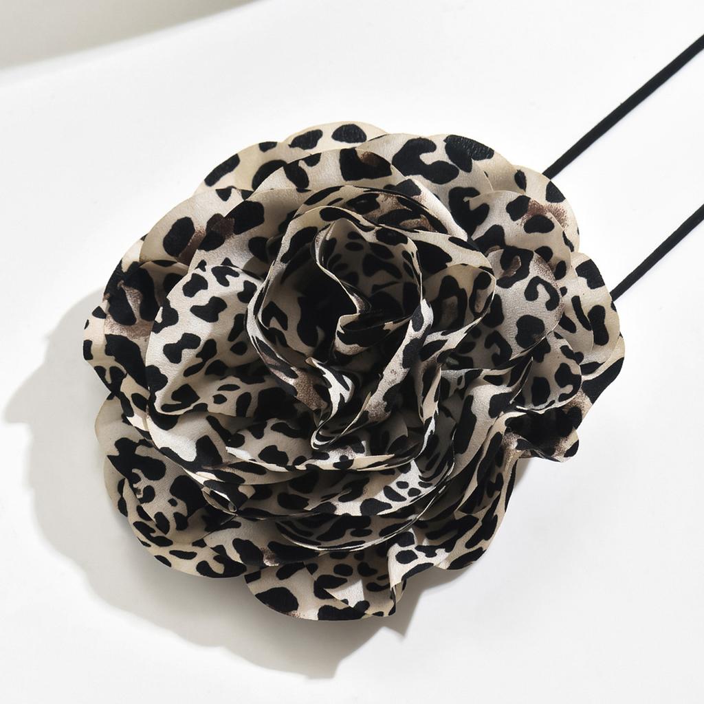 European and American strap necklace fashion personality leopard print three-dimensional flower choker autumn and winter exaggerated neck chain