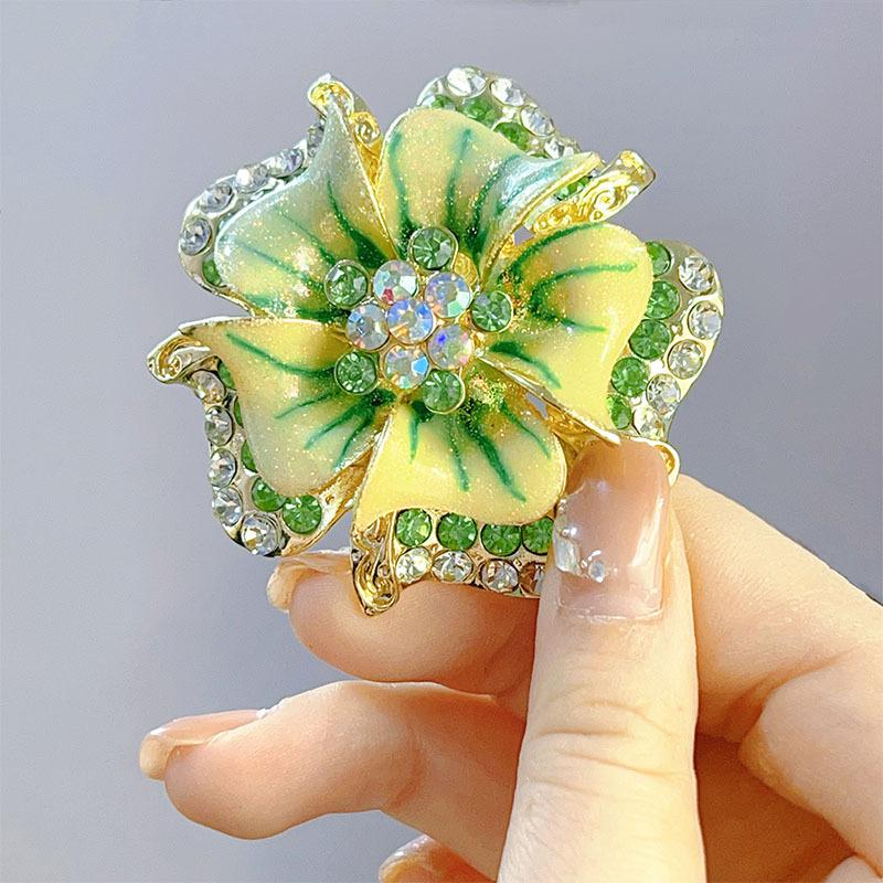 Vintage Green Floral Brooch with Sparkling Rhinestones – Elegant Women’s Accessory for Parties, Zinc Alloy, Retro Style, Perfect for Banquets and Even