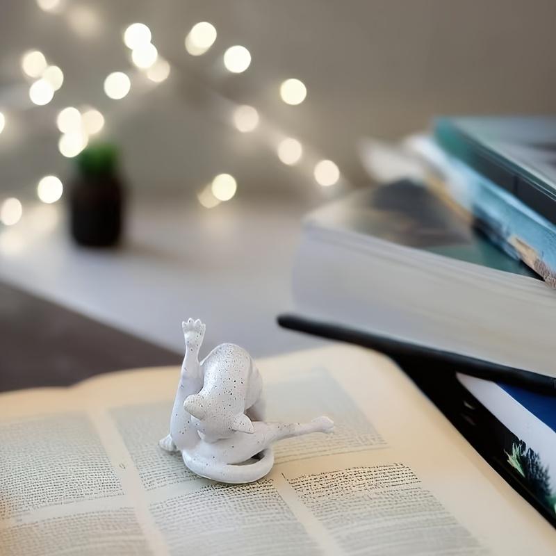 1pc Charming Resin Cat Licking Fur Statue - Art Deco Style, Multi-Functional Outdoor & Home Decor, Ideal for Garden, Office Desk