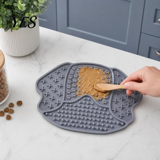 Anti-choke Pet Feeding Mat Slow Food with Strong Suction Cup, Puppy Head Design Grade Silicone Mat, Dog Eating Bowl Accessory for Prevent Choking