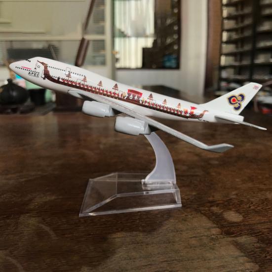 16CM 1:400 B747 Airplane Model Toy with Plastic Stable Base Realistic Alloy Die-cast Aircraft Ornament Kids Boys Plane Enthusiasts Collectible Gift