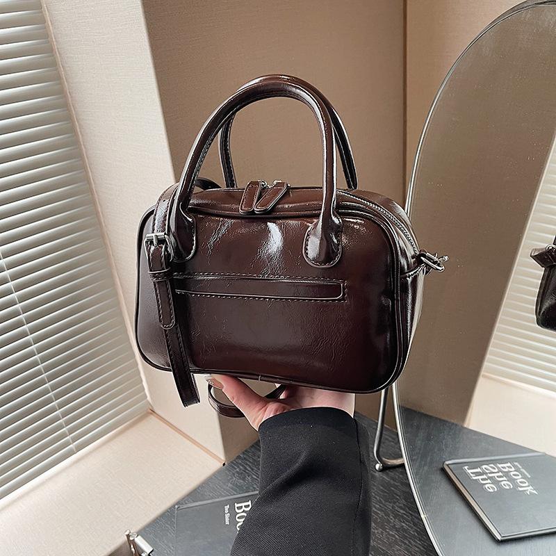 Retro Pillow Bag Women's New Autumn and Winter Niche Shoulder Messenger Bag Portable Work Commuter Bag