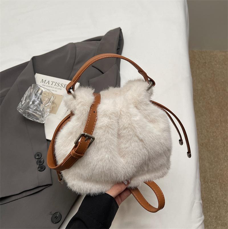 New Plush Bucket Bag Women's Daily Versatile Messenger Bag Fashion Shoulder Bag Pleated Fluff Handbag