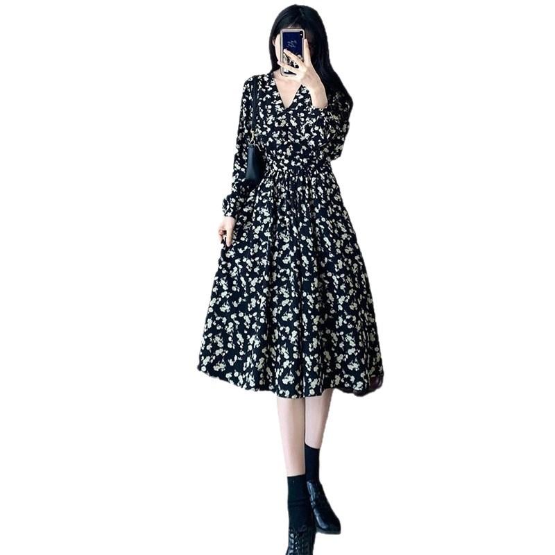 Floral dress autumn women's clothing new French black skirt small temperament autumn bottom dress