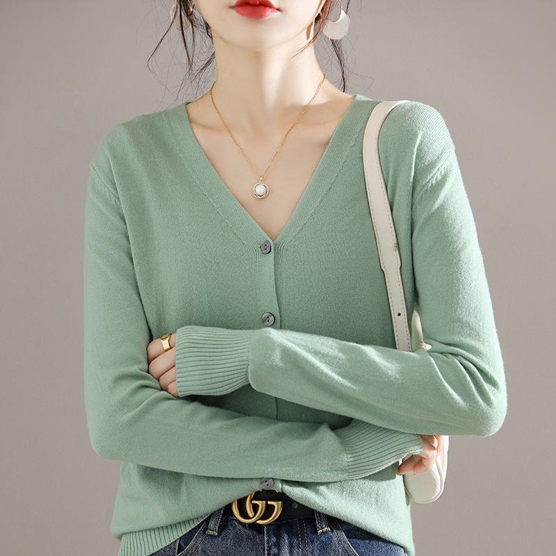 

Women s V-Neck Knit Cardigan - Solid Color, Loose Fit, Long Sleeve Sweater for Autumn and Winter L