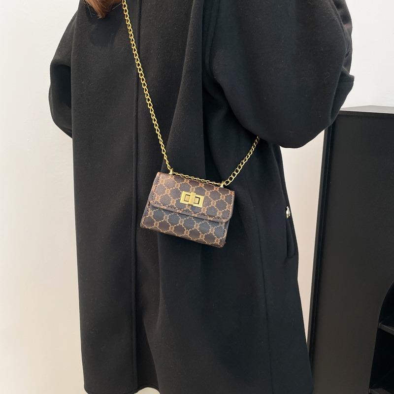 Beautiful casual shoulder bag, personalized trend fashion small bag, new niche design messenger women's bag