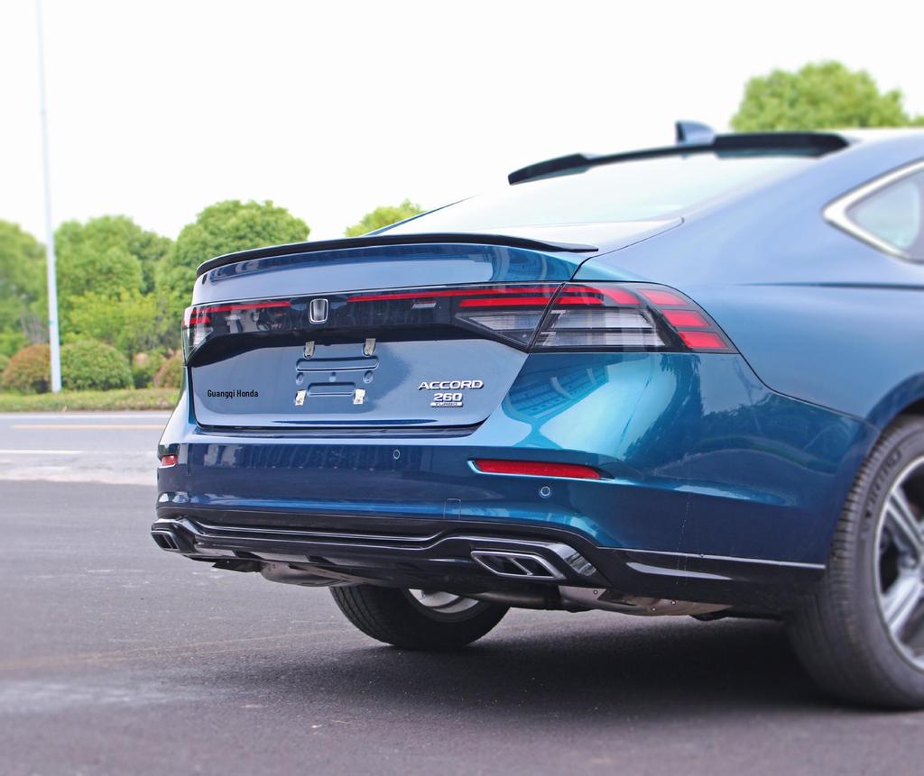 Compatible with 2023 11th Gen Accord: upgraded with roof spoiler, front lip, side skirts, louvers, and rear spoiler.
