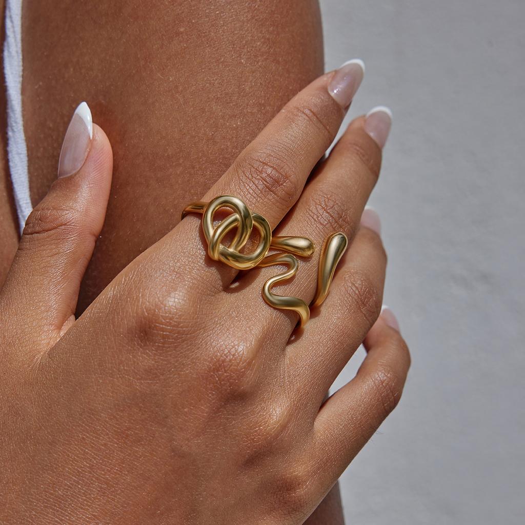 Yori Distinctive Heart-Shaped Lye Knot Geometric Hollow Ring 18K Gold Color PVD Plated Metal Texture Arrivals Jewelry Accessorie