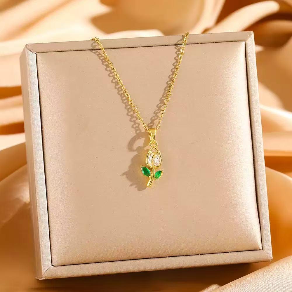 Retro INS Style Multicolor Zircon French Peach Heart Necklace with Diamonds and Titanium Stainless Steel