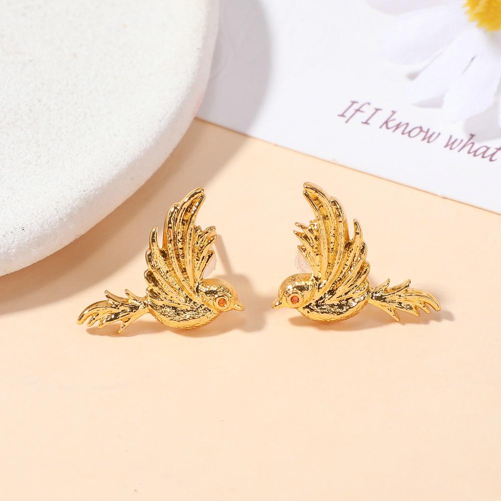 New Chinese retro bird stud earrings women's copper electroplating light luxury niche design earrings