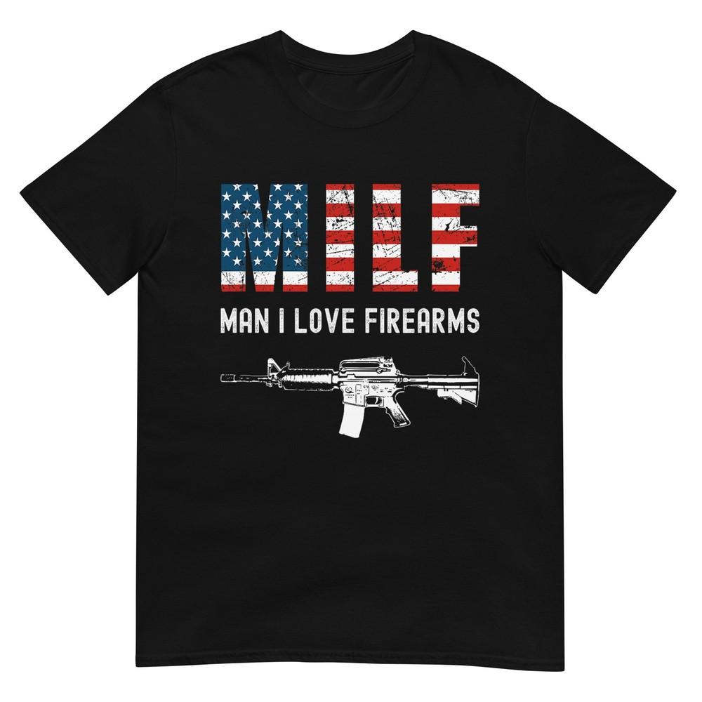 MILF Ich Liebe Schusswaffen Waffenrechte AR-15 Patriotische USA Flagge T-Shirt