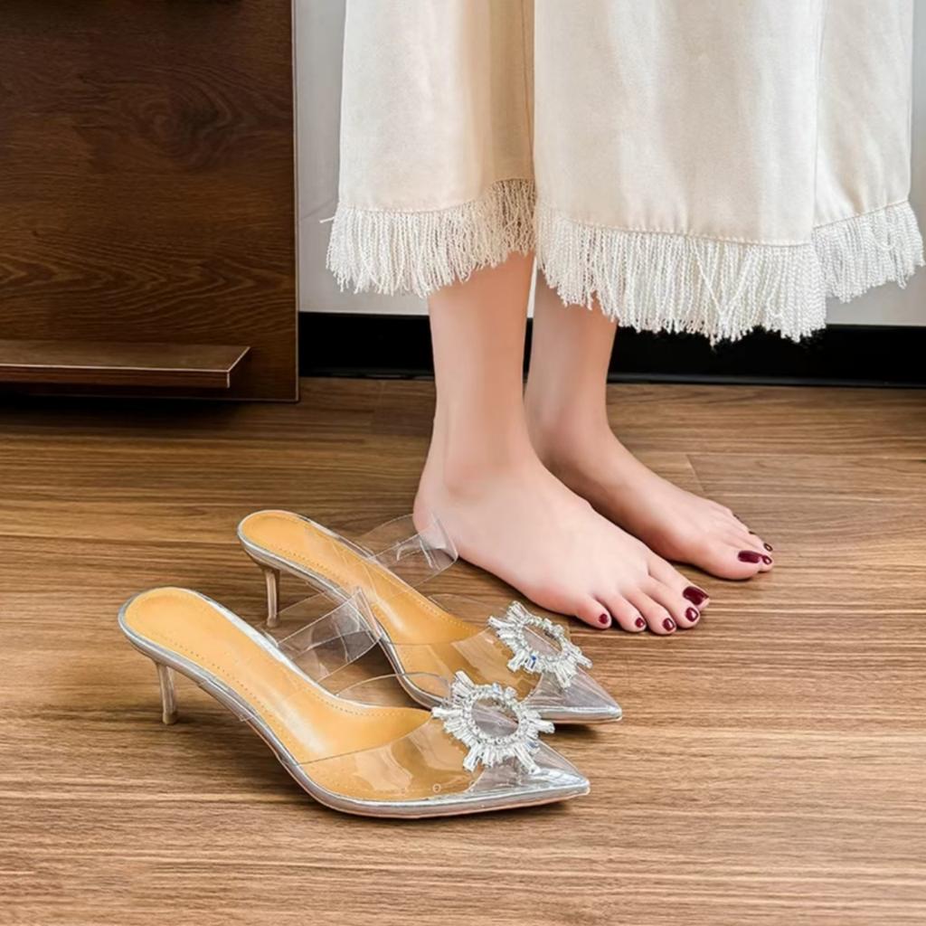 Fashion Ins' Super Popular Transparent Pvc Sexy See-Through Silver Pointed-Toe Sun Buckle Back Empty European And American Women'S Sanda