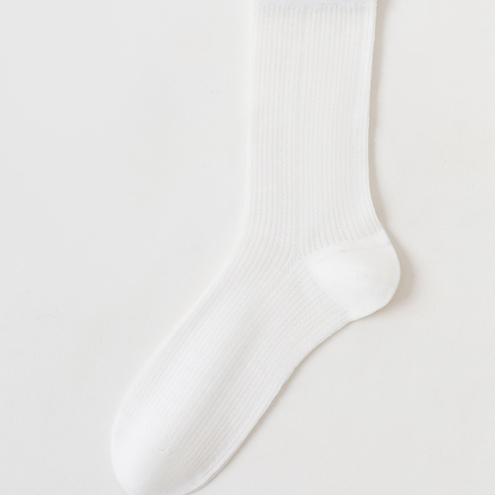 

Silk Stockings for Children in Summer Lightweight Mid-length Stockings White with Pleats Non-stiff Long Stockings