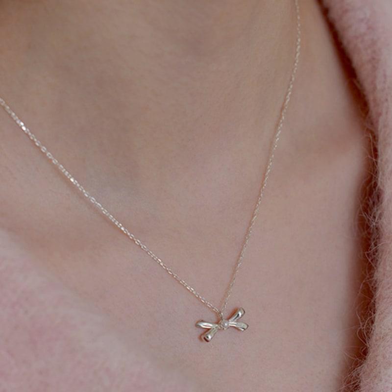 

Lewe Petite pearl ribbon necklace (Silver/Gold) Silver