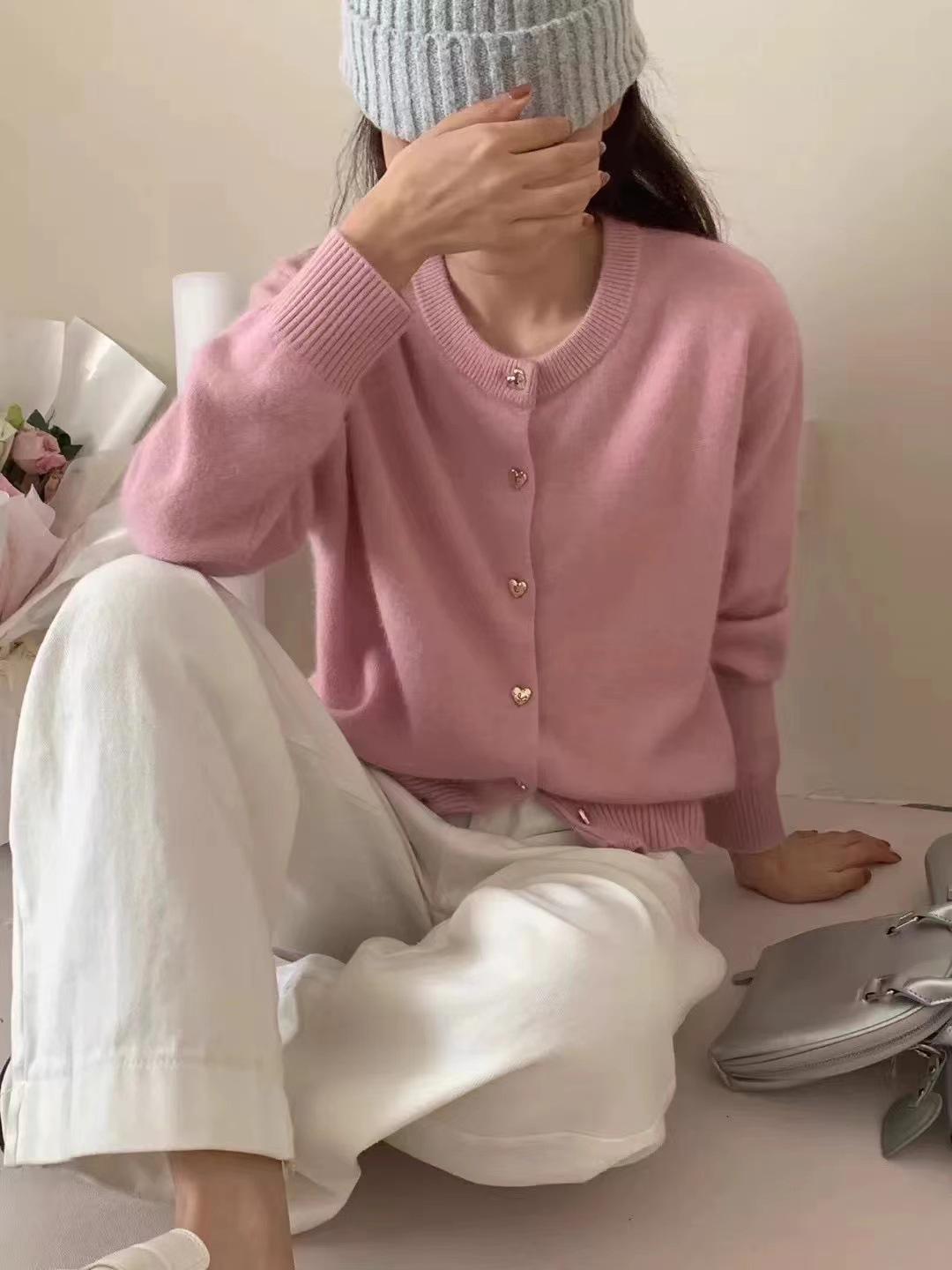 

Women s Love Heart Metal Pin Knitted Cardigan - Autumn/Winter 2025 Sweet Round Neck Outerwear L рожевий