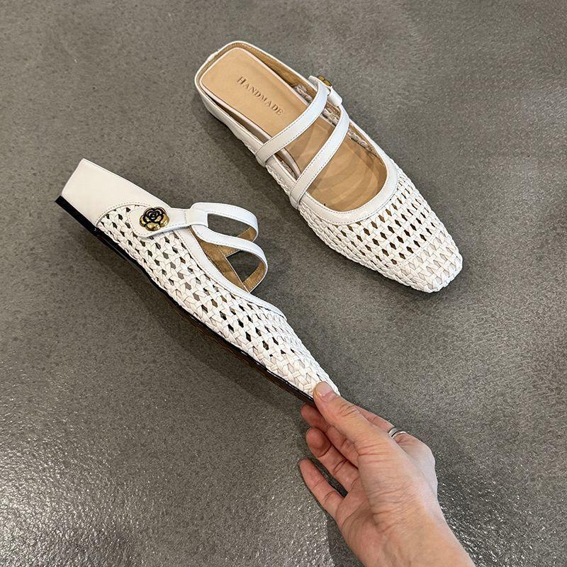 2025 new French retro hollow one-word belt Jue Jue Zi Baotou sandals women's summer wear versatile half slippers