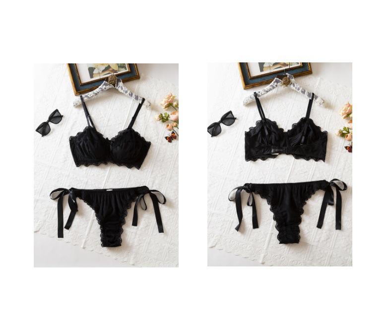 Großformatiges Schwarzes Samt- und Spitzen-Push-Up-BH mit Schnür-Höschen-Set