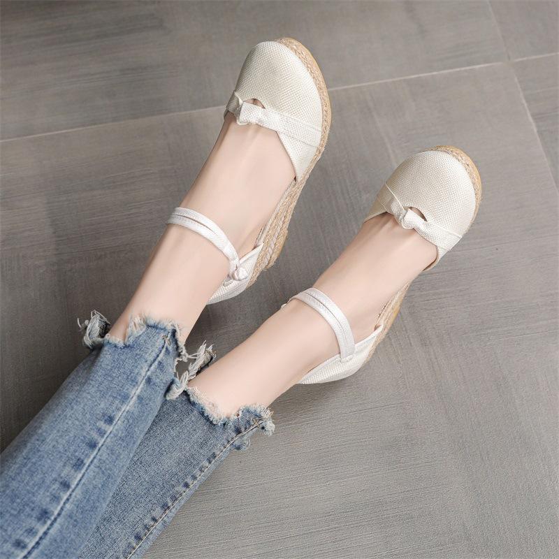 Sandaletler kadın yaz 2025 yeni dolgu topuk günlük kelime Roma yüksek topuklu Avrupa ve Amerikan sandaletleri moda Kore sandaletleri