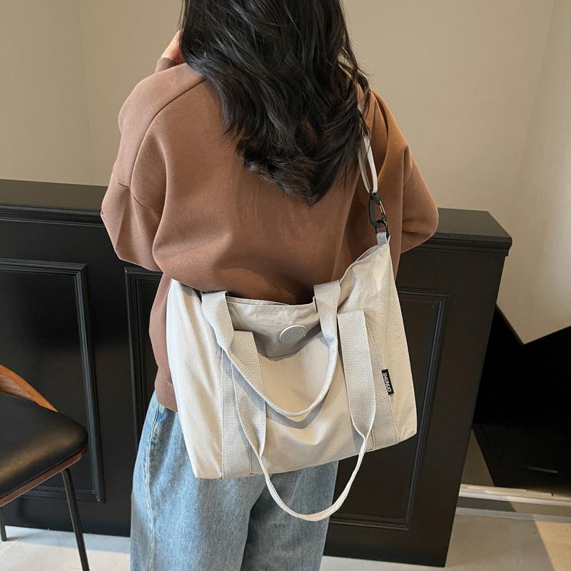 Large-capacity niche design tote bag 2025 new Korean version trendy handbag personalized solid color shoulder bag trendy