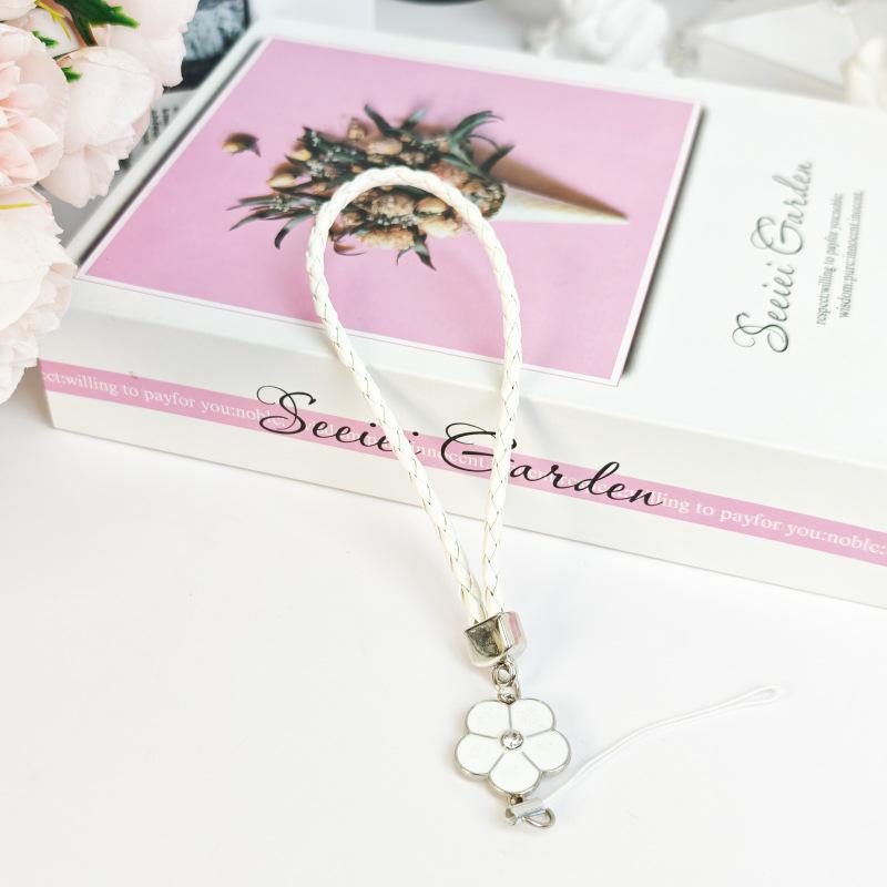 Creative Camellia Clover Lucky Phone Lanyard: Four-Leaf Clover Flower Woven PU Phone Chain Pendant.