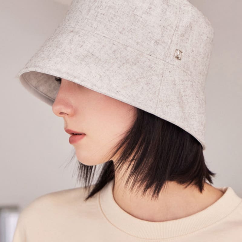 

VARZAR VA Квадратная Панама Оверсайз с Опущенными Полями Слоновая Кость FREE