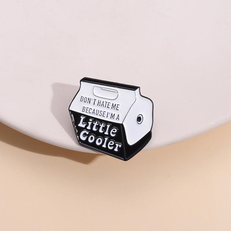 

Буква Молоко Современная Брошь из Сплава Идеально Подходит для Памятных Подарков и Модных Аксессуаров XZ8524