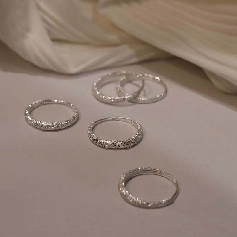 Schimmernde Himmelsohrringe: Modisch, stilvoll und mit funkelnder Brillanz für Frauen gefertigt.