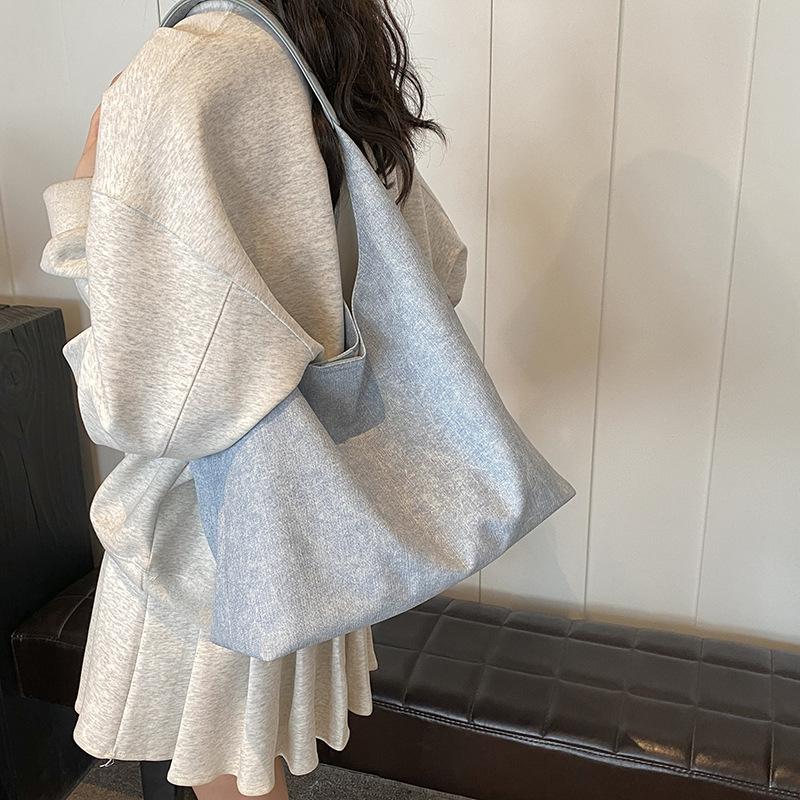 

Casual large-capacity canvas bag women s 2024 new trendy summer fashion relaxation commuter shoulder bag tote bag світло-синій колір