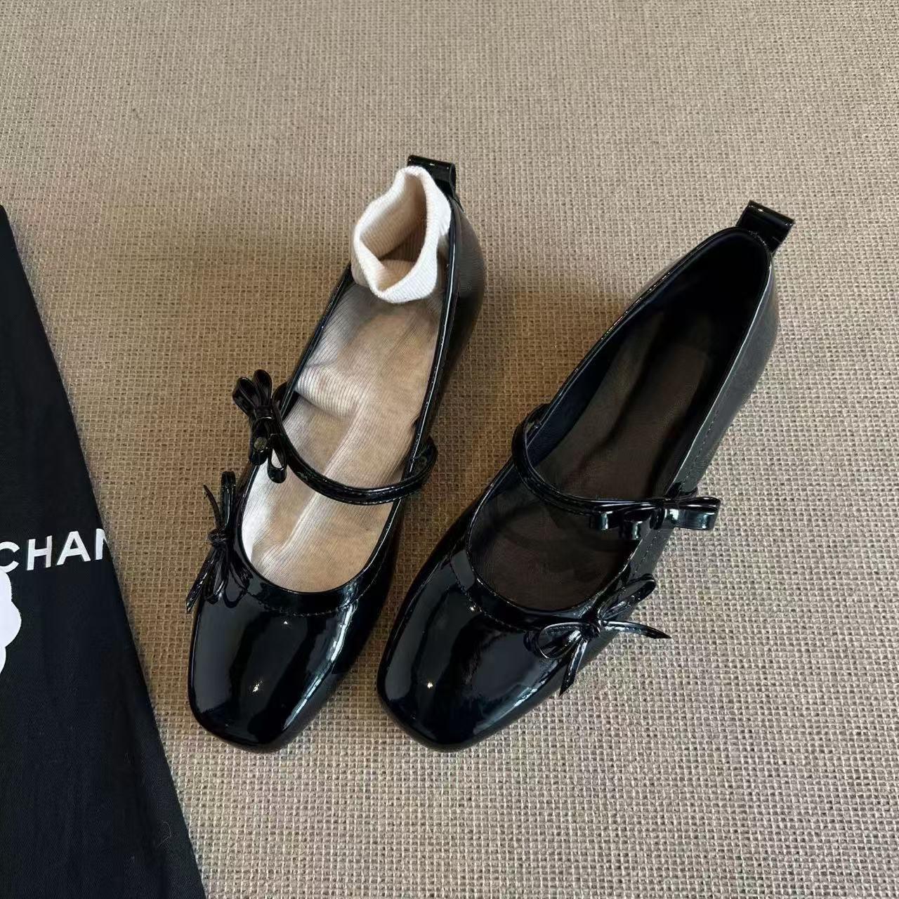 

Lambskin~ French single shoes women s flat bow ballet shoes light mouth evening shoes black retro Mary Jane shoes 35
