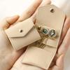 1 Stück Wildleder Schmuckaufbewahrung Faltbeutel Mini Schmuck Organizer Tasche Süßes Geschenk für Frauen Geeignet für Ring Ohrring Halskette Aufbewahrung