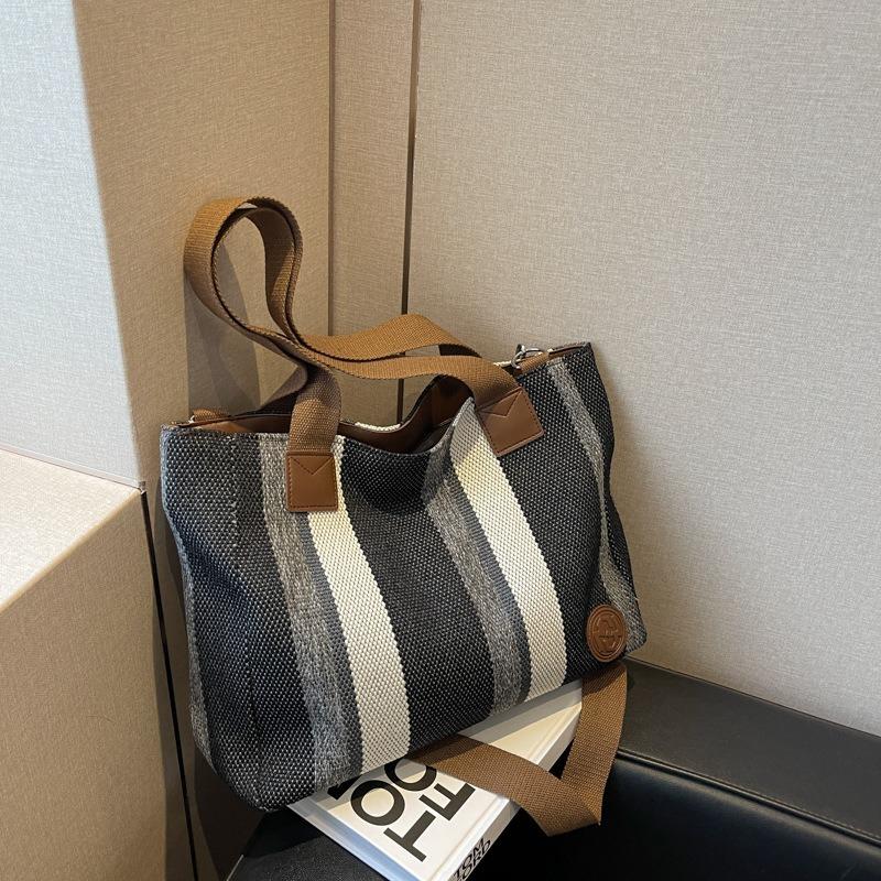 Contrasting Color Tote Bag Women's Large-capacity New High-end Casual Shoulder Messenger Bag Niche Commuter Bag