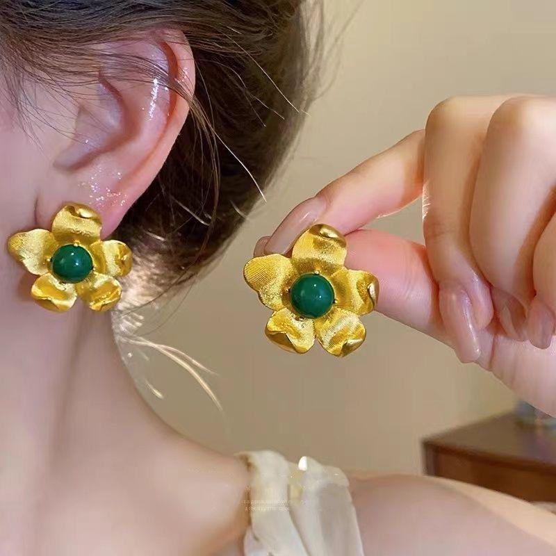 Medieval style metal petal stud earrings female retro design high-end court style earrings s111 silver needle flower earrings 925 silver needle
