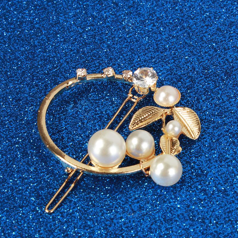 Retro Palace Style Round Pearl Hairpin Temperament Water Diamond Leaf Clip