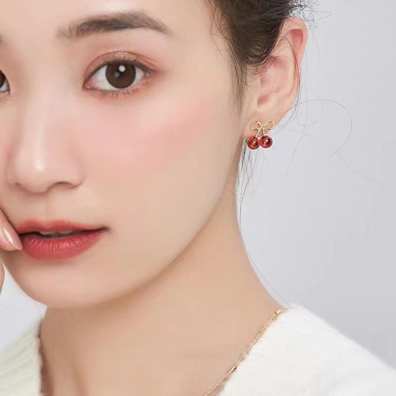 

Серебро 925 пробы, милые красные вишневые москитные зажимы для ушей без отверстий для ушей, женские серьги со сотней спичек, милые студенты, приятные для Японии и Южной Кореи