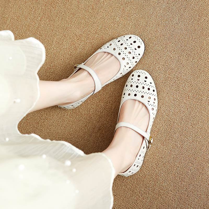 Krazing Pot Овчина Круглый Носок Размер 42 Низкий Каблук Ремешки с Пряжками Легкая Обувь Увеличенный Полый Стиль Осенние Туфли-Лодочки 34 слоновая кость 8115₽