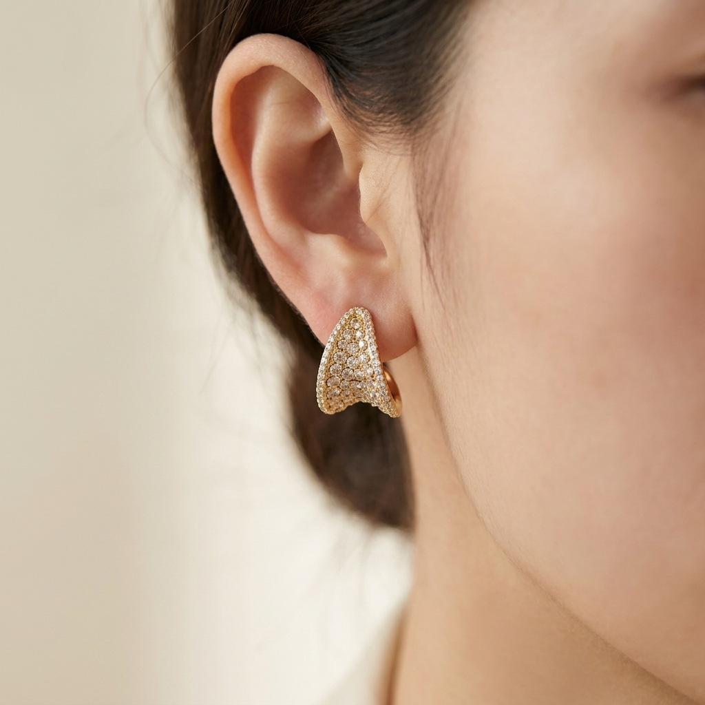 1011 New Temperament Earrings Japanese and Korean Simple Champagne Earrings Women's Retro Diamond-encrusted Small Fragrant Wind Earrings