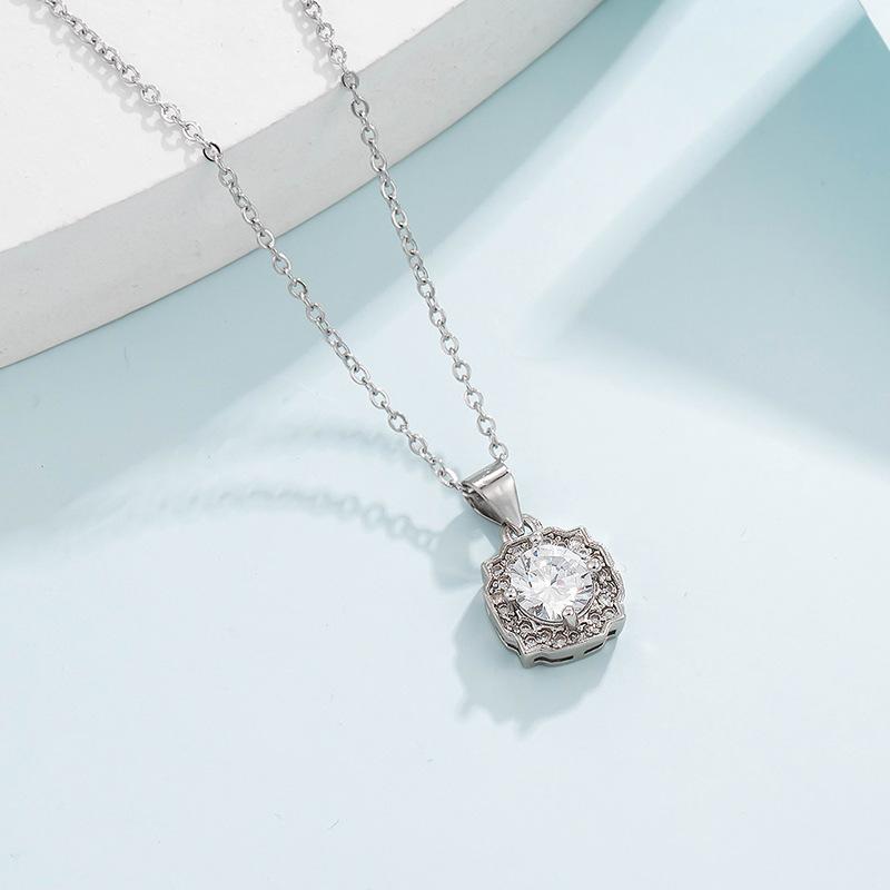 Bright full diamond necklace women's Korean version fashion temperament imitation mozzarella diamond pendant women's collarbone chain