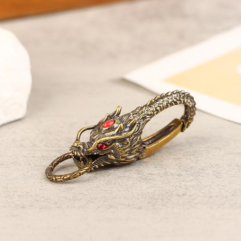 Pure Brass Red Eyes Dragon Head Keyrings Zodiac Dragon Keychain Vintage Muži Přezka v pase Přívěsek na klíče od auta Přívěsek na klíče Dárky Řemesla
