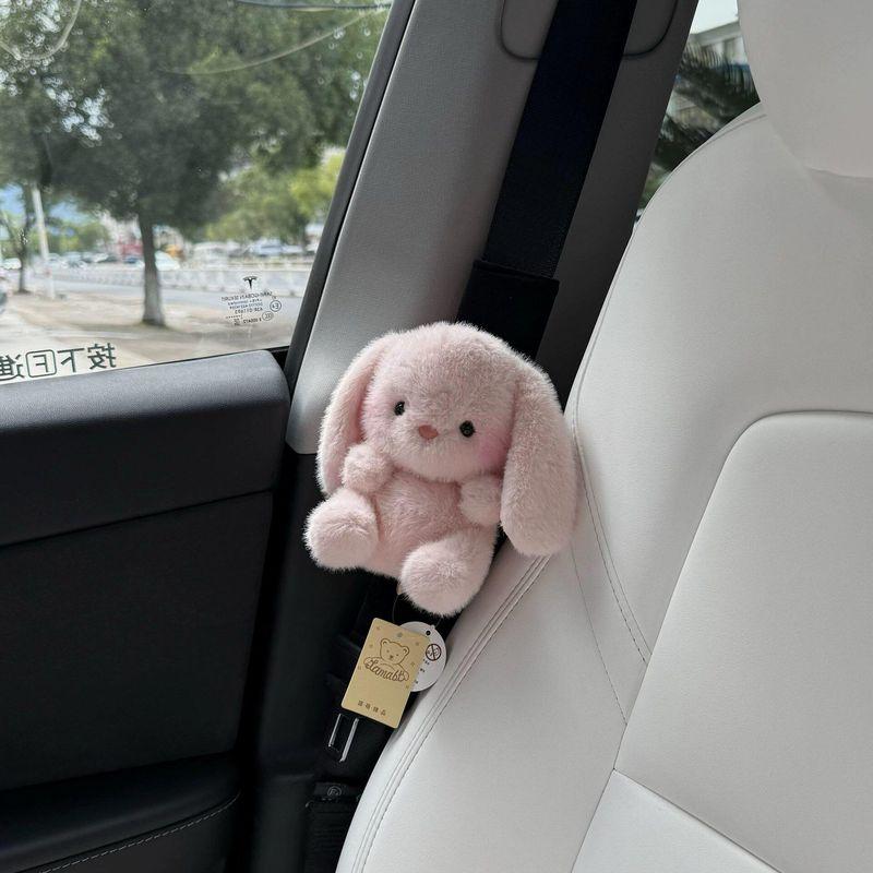 Plush West Highland Rabbit Car Seatbelt Shoulder Pad, Cute and Comfortable for All Seasons, Anti-Strangling Seatbelt Decoration