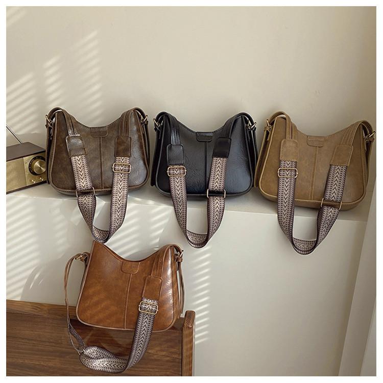 2024 New Retro Bag Female Korean Version Shoulder Bag Fashion Street Trend Leisure Commute Bucket Bag