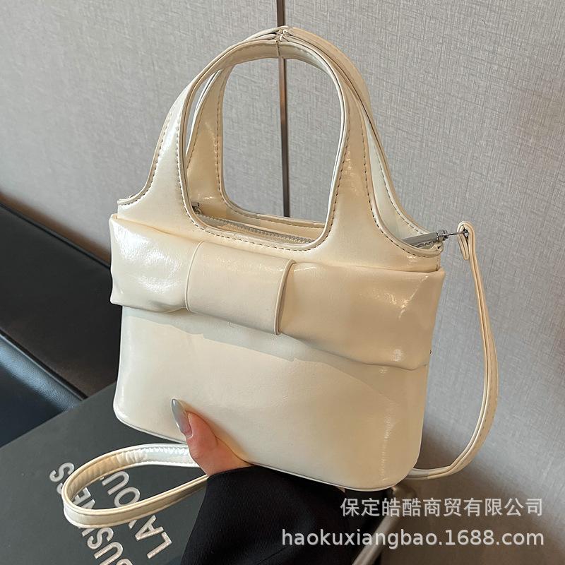 This Year's Popular Bucket Bag Women's 2025 New Fashion Foreign Style Messenger Bag Going Out Portable Shoulder Bag